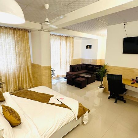 Hotel Relax In - Noida Sector 18 Buitenkant foto