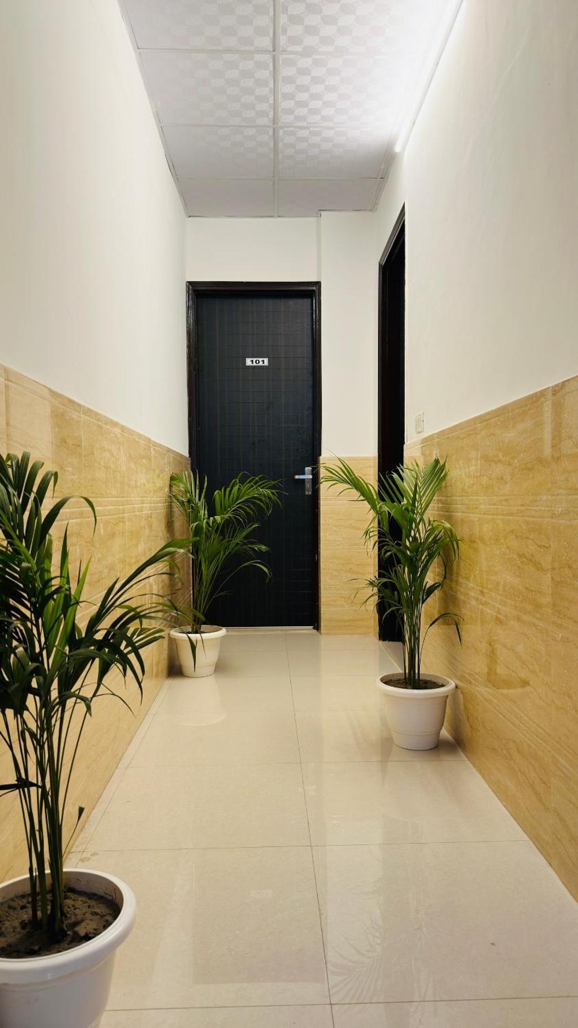 Hotel Relax In - Noida Sector 18 Buitenkant foto