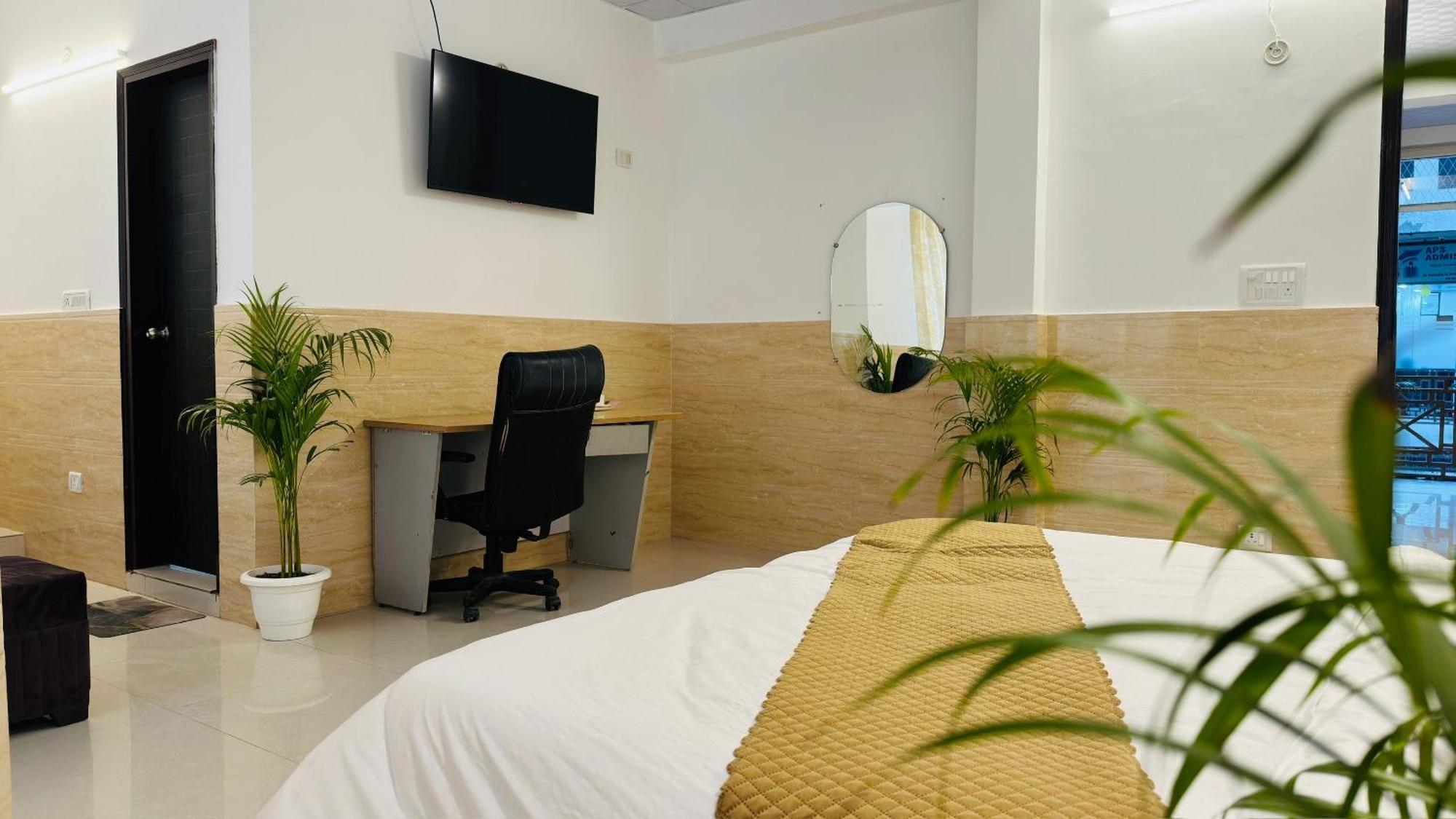 Hotel Relax In - Noida Sector 18 Buitenkant foto