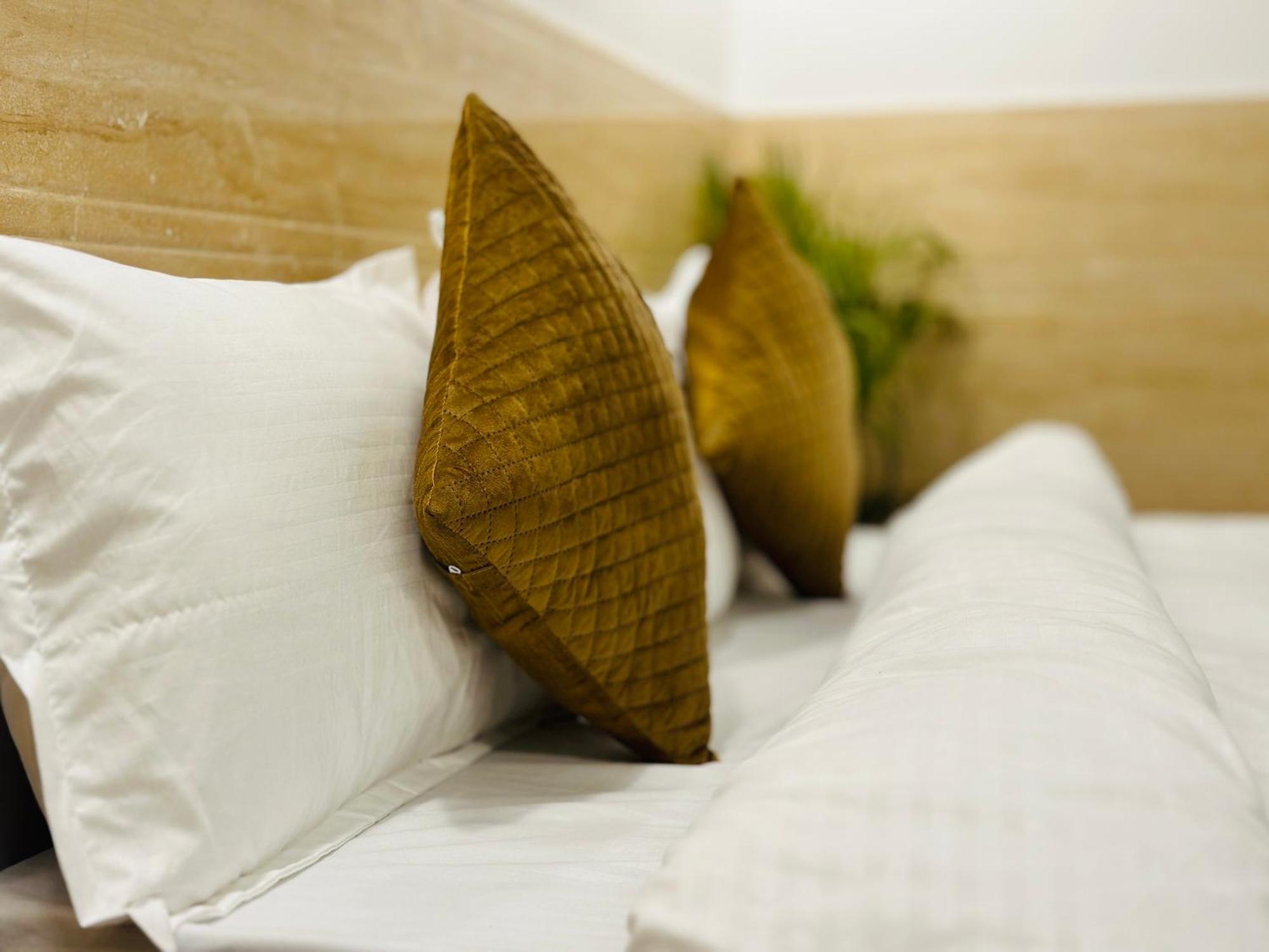 Hotel Relax In - Noida Sector 18 Buitenkant foto