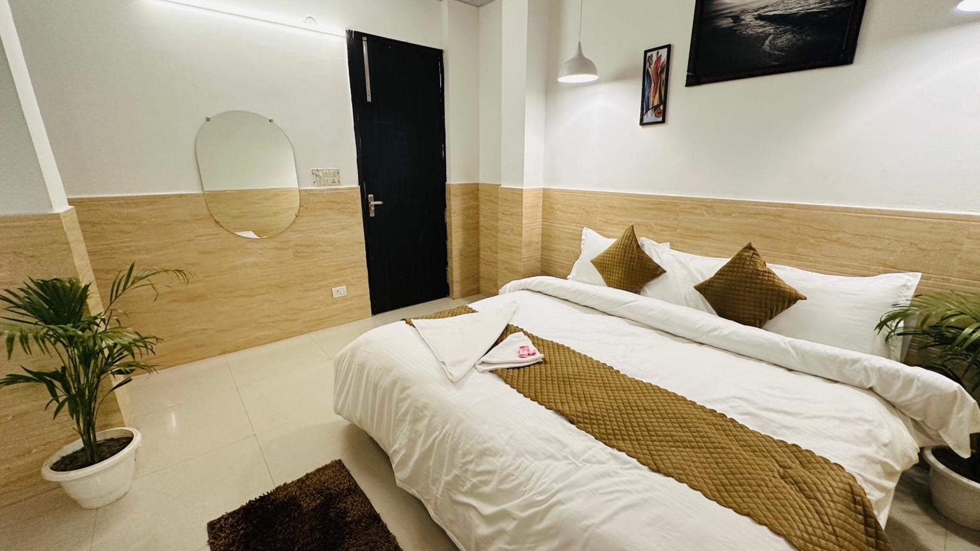 Hotel Relax In - Noida Sector 18 Buitenkant foto