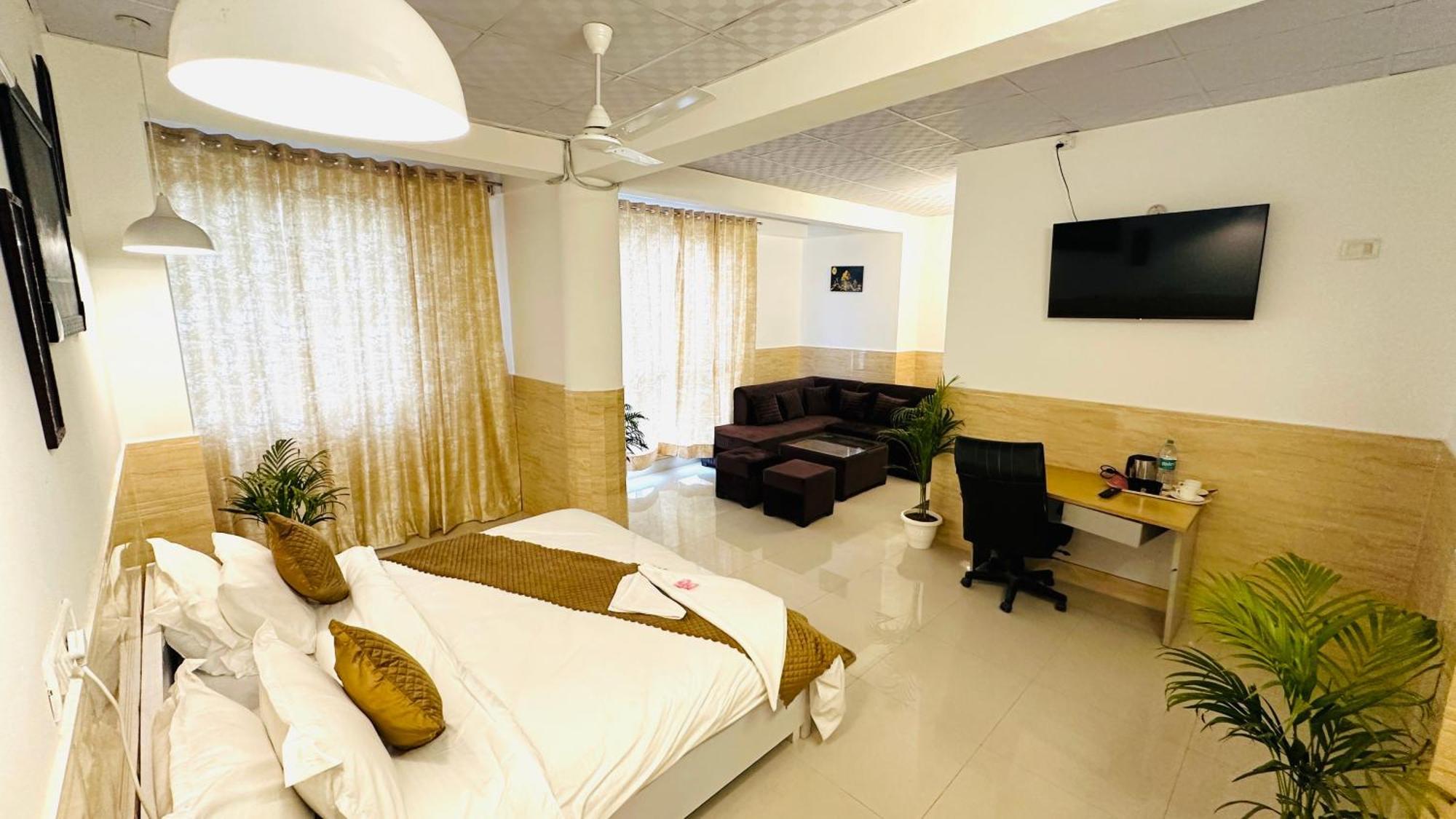 Hotel Relax In - Noida Sector 18 Buitenkant foto