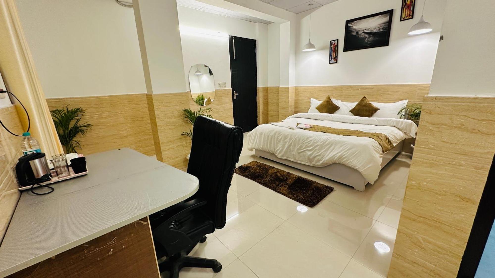 Hotel Relax In - Noida Sector 18 Buitenkant foto