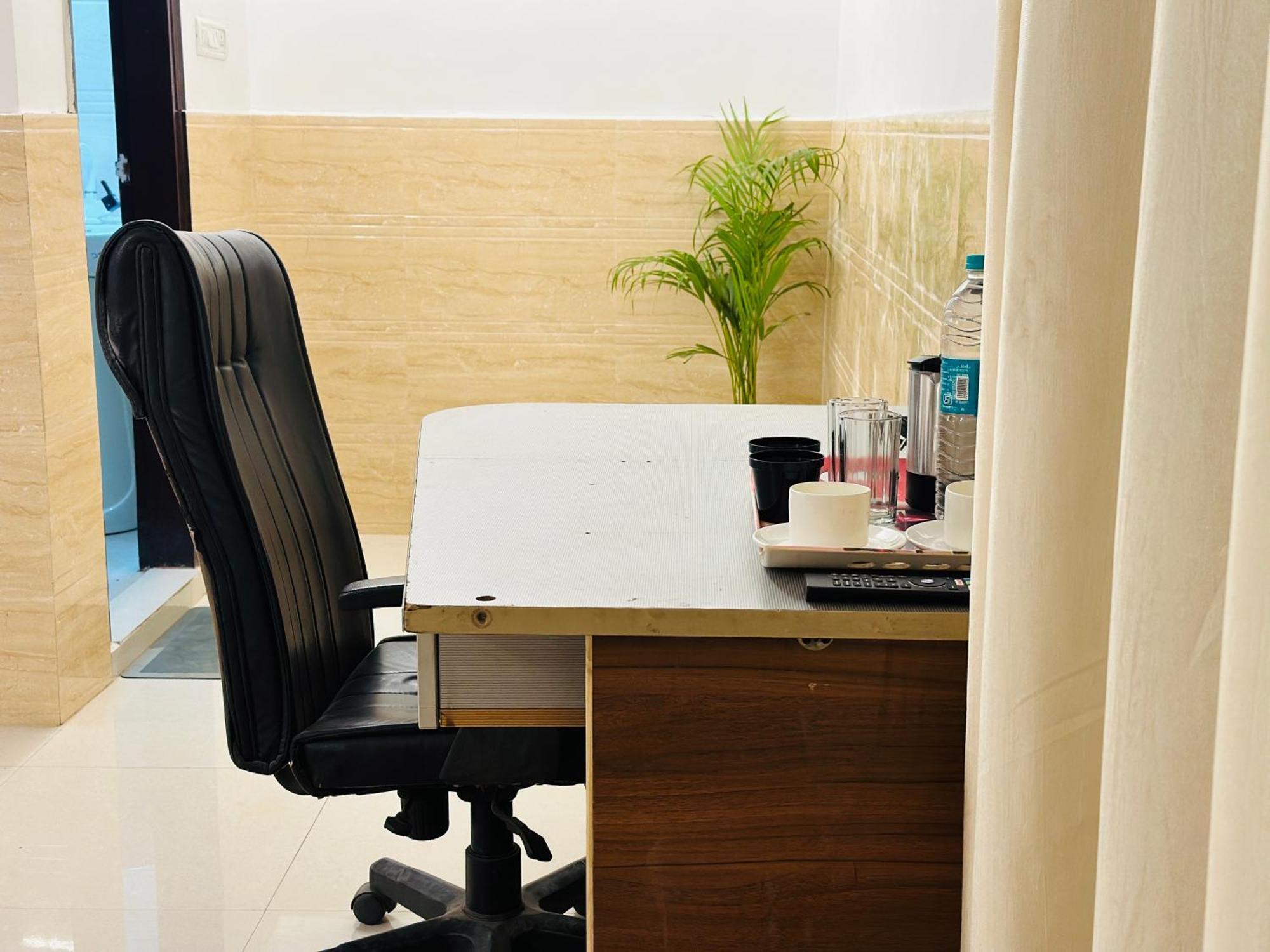Hotel Relax In - Noida Sector 18 Buitenkant foto